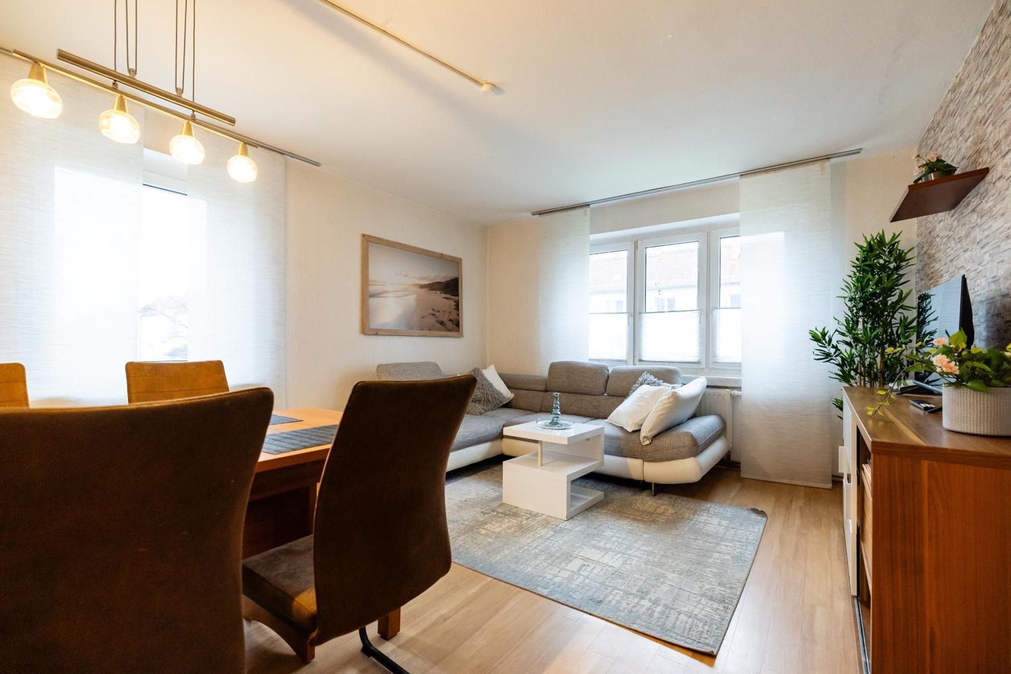 Moderne 4 Zimmer Wohnung Vollausgestattet Und Moebliert Halle  外观 照片